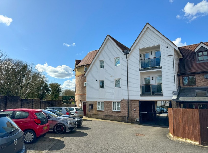 Images for Bailies Court, Harrietsham, Kent